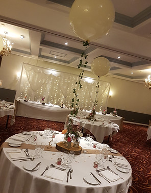 3ft Round Balloon & Greenery Tail