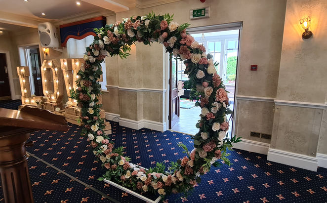 Full Moongate In Artificial Cream & Blush Florals