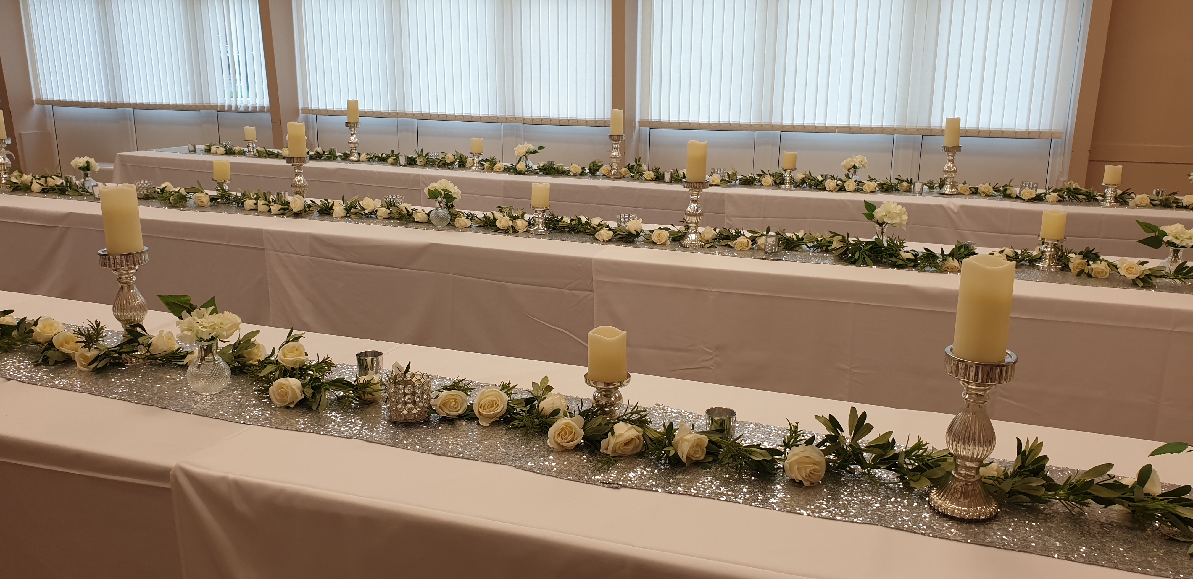 Silver Mixed Mercury With Artificial Cream Rose Garlands 
