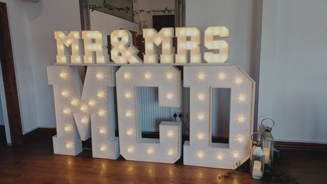 Warm White Mrs & Mrs Topper & 4ft Surname