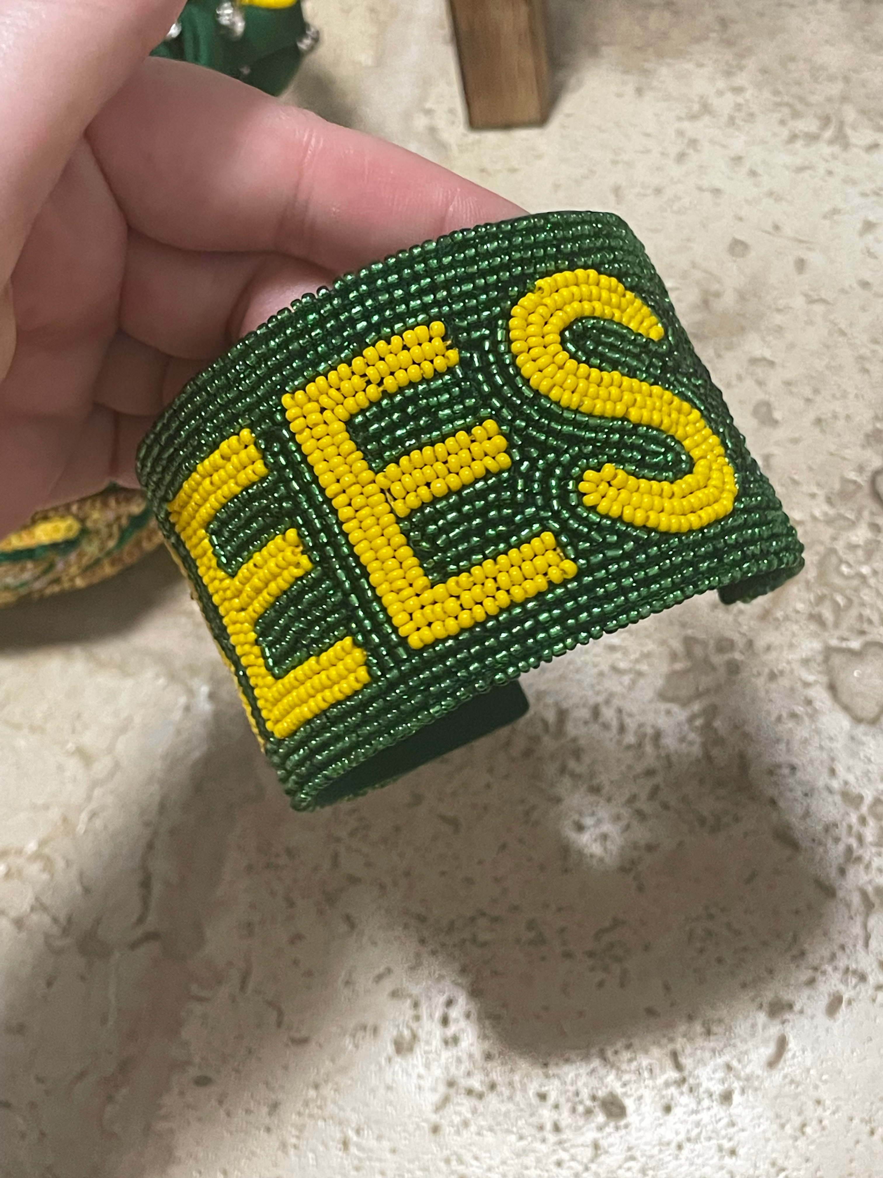 BEES beaded cuff 7-7.5”