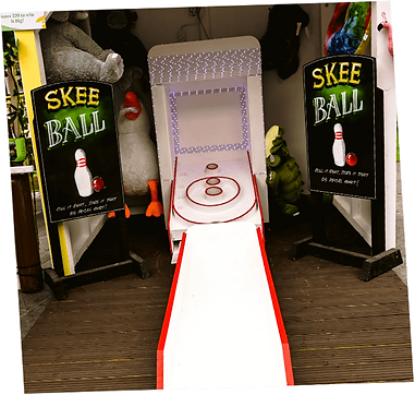 medium-shot-couple-festival-game-stand-2 (1).png