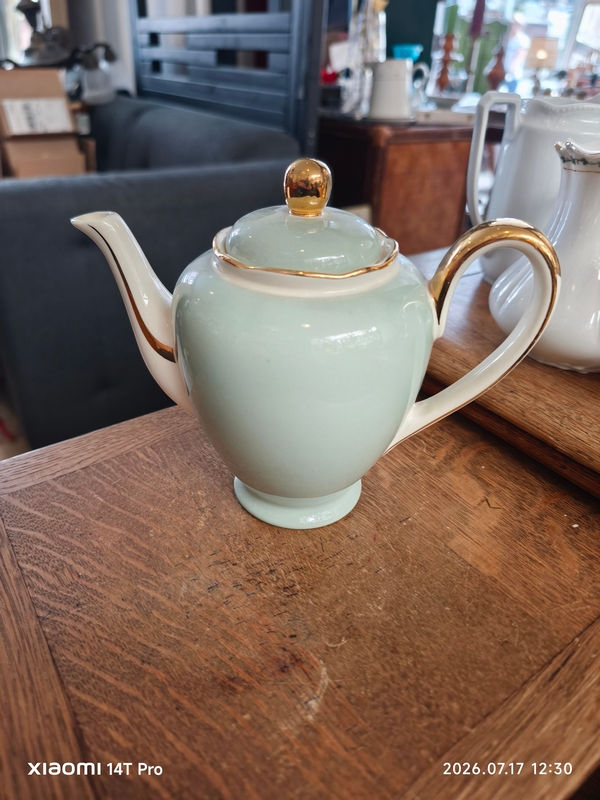 theiere vert pale et dore villeroy et boch modele rhone