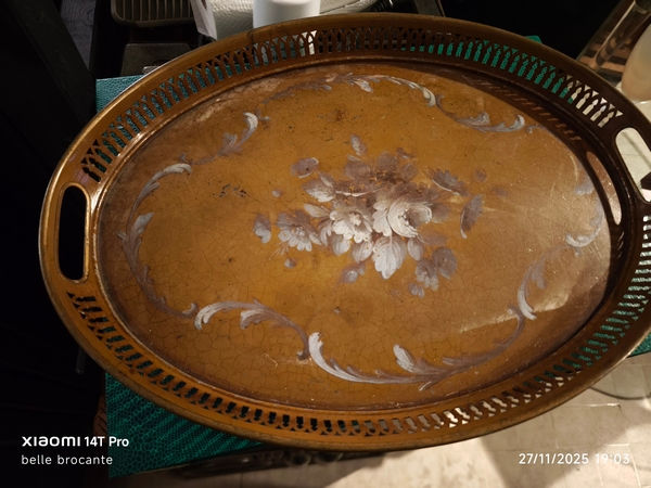 Miniaturbild: plateau ovale en tole peinte a decor floral sur fond ocre epoque XIX em taille 39 x 26 cm