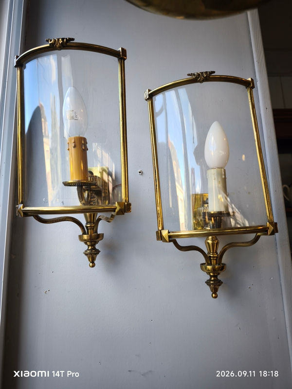 paire d'anciennes appliques laiton et verre