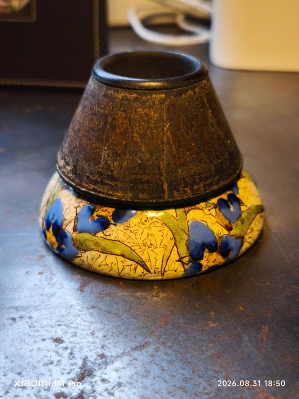 ancien pyrogene base en faience emaillee style longwy