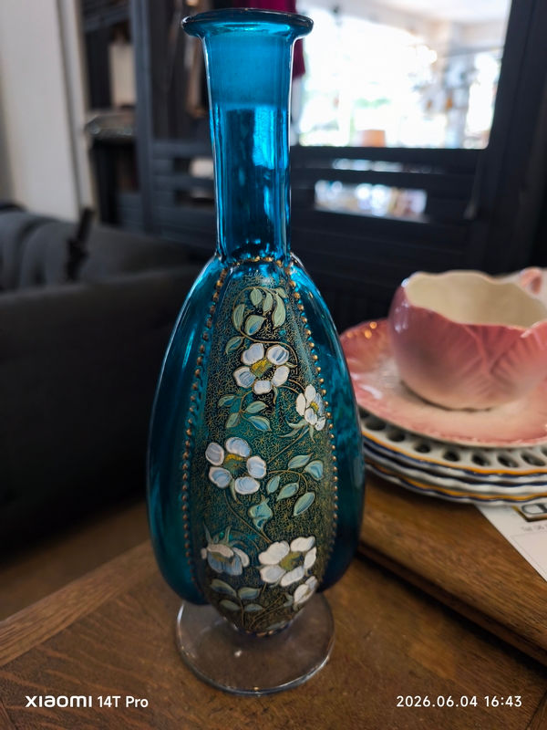 Thumbnail: carafe ancienne en verre turquoise de boheme avec bouchon et pied transparents. fleurs emaillees peintes a la main hauteur 36
