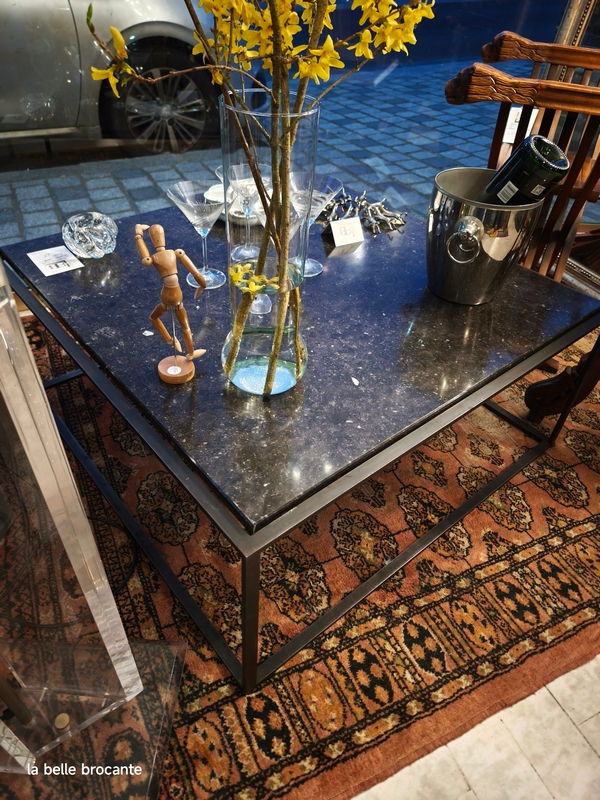 Thumbnail: table basse metal et marbre taille 90 x 90 cm
