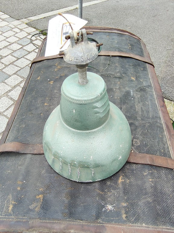 Miniaturbild: LAMPE A SUSPENSION INDUSTRIELLE VINTAGE  VERRE TRANSPARENT HOLOPHANE 1 CHOC