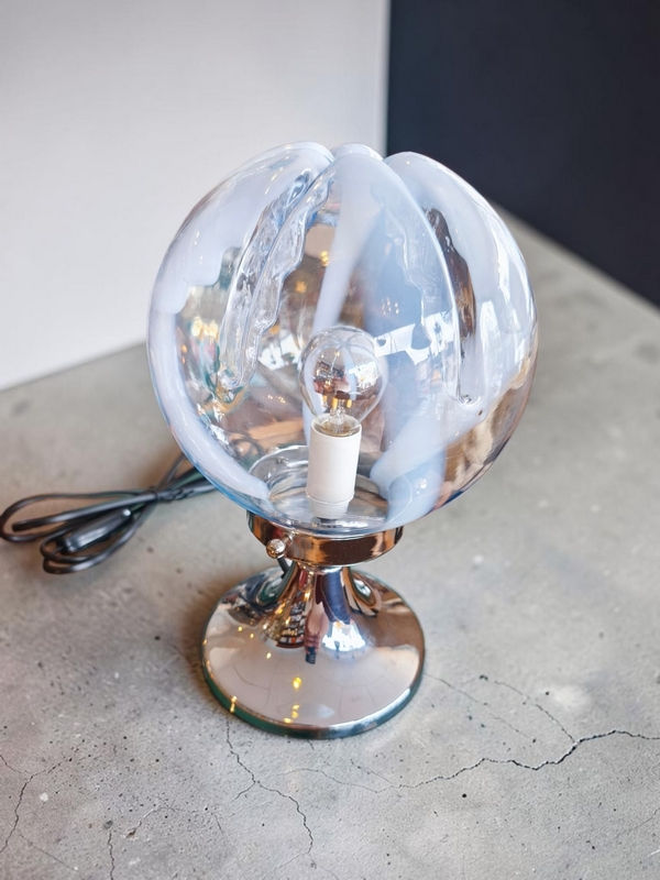 Miniature : lampe a poser vintage annees 70 pied chrome globe murano bicolore par tony zuccheri pour mazzega