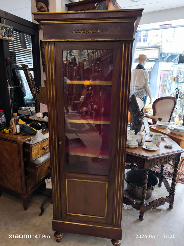 Miniaturbild: vitrine empire placage acajou decor et tours laiton XIX em taille 61 x 39 cm hauteur 165 cm