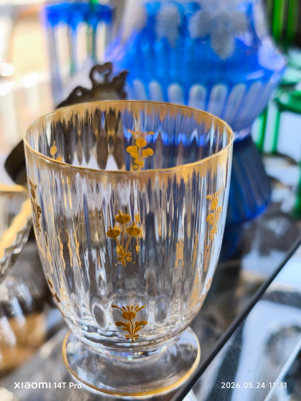 Miniature : plateau en verre avec tour en dorure garni de 5 objets de verrerie avec dorure
