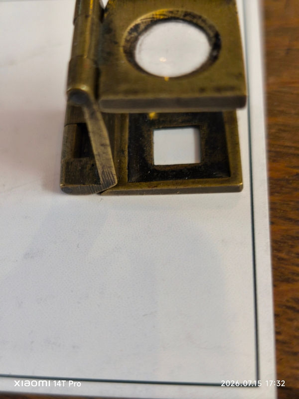 ancien petit compte fils en laiton taille hauteur 2 cm