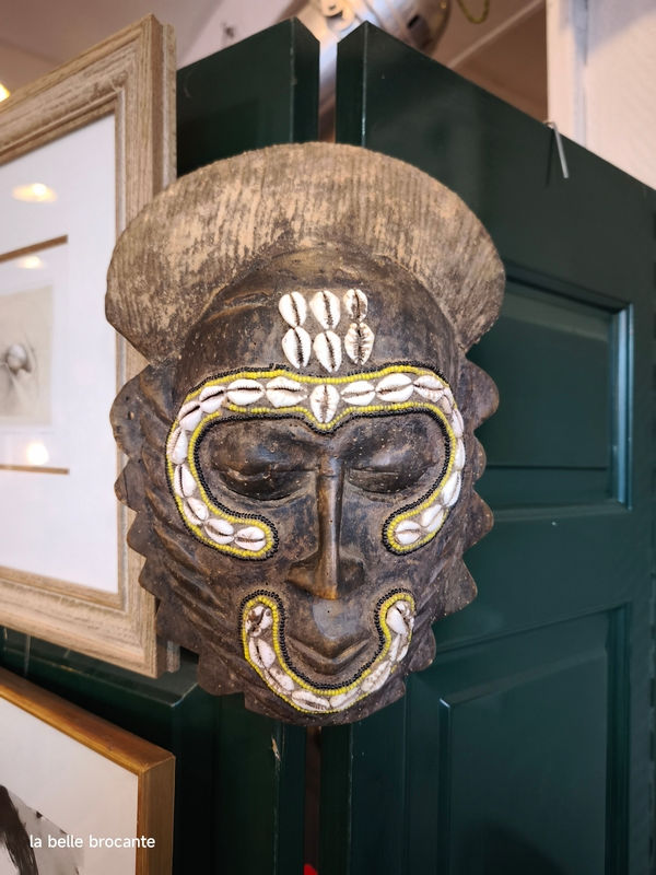 Miniaturbild: masque africain motif coquillages hauteur 30 cm