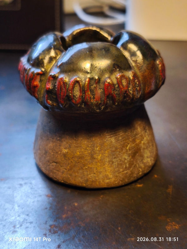 Miniature : pyrogene en forme de bouchon. champagne edouard aube reims 1 eclat en dessous