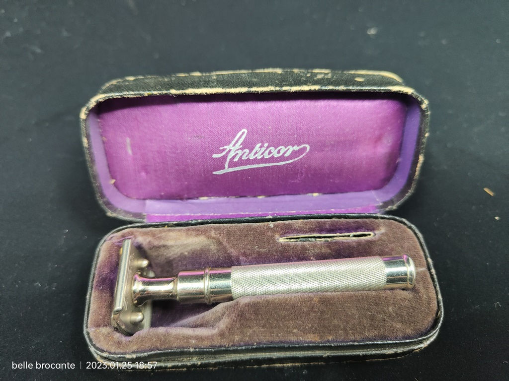 ancien rasoir de marque anticor