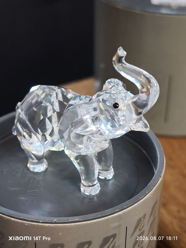 Miniaturbild: elephant en cristal de swarowski taille 7 cm hauteur 6 cm avec sa boite