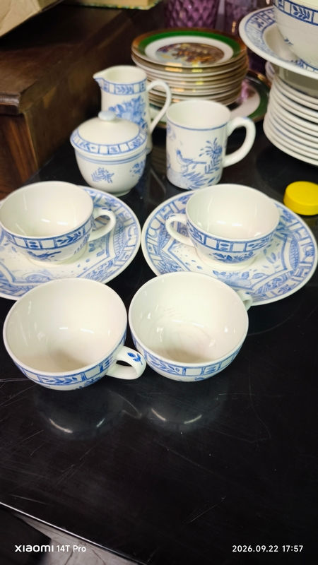 Miniature : service de table GIEN les oiseaux 2 plats ovale 2 plats rond 1 grand plat creux 1 legumier 11 creuses 8 plates 11 dessert 2 t