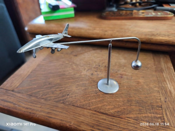 Miniature : ancien mobile cinetique avion en metal annees 70