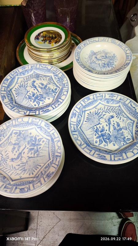 service de table GIEN les oiseaux 2 plats ovale 2 plats rond 1 grand plat creux 1 legumier 11 creuses 8 plates 11 dessert 2 t