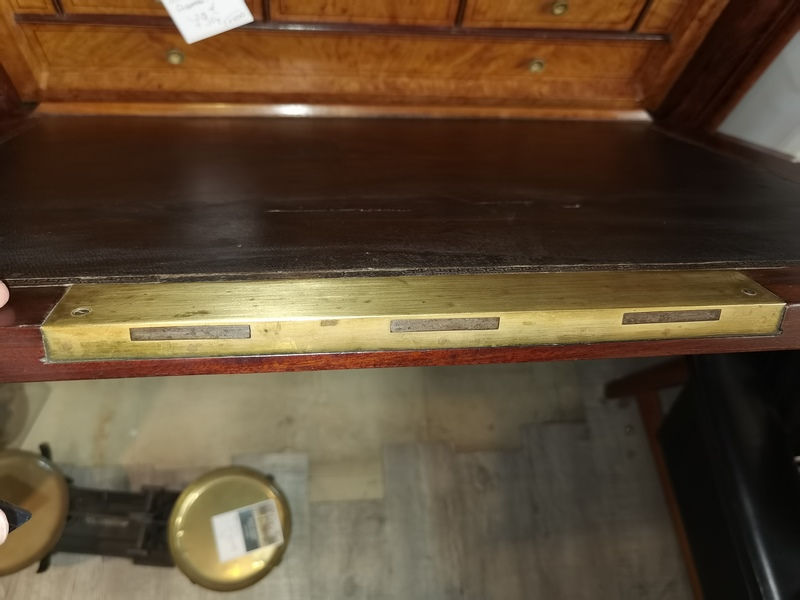Miniature : SECRETAIRE PLACAGE ACAJOU OUVRANT PAR UN ABATTANT EN FACADE