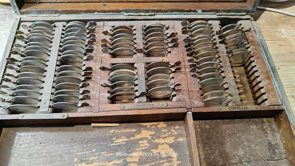 ancien coffret d'opticiens en bois de marque pandga bros optisians