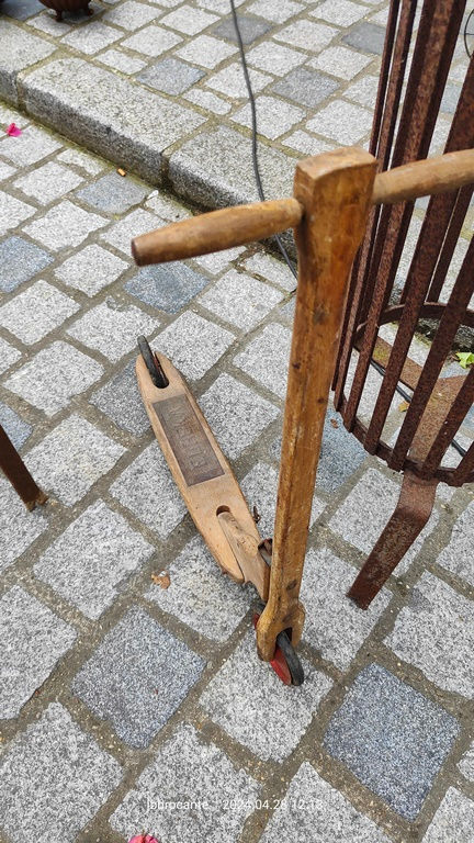 Miniature : ancienne trotinette eureka en bois