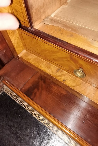 Miniature : SECRETAIRE PLACAGE ACAJOU OUVRANT PAR UN ABATTANT EN FACADE