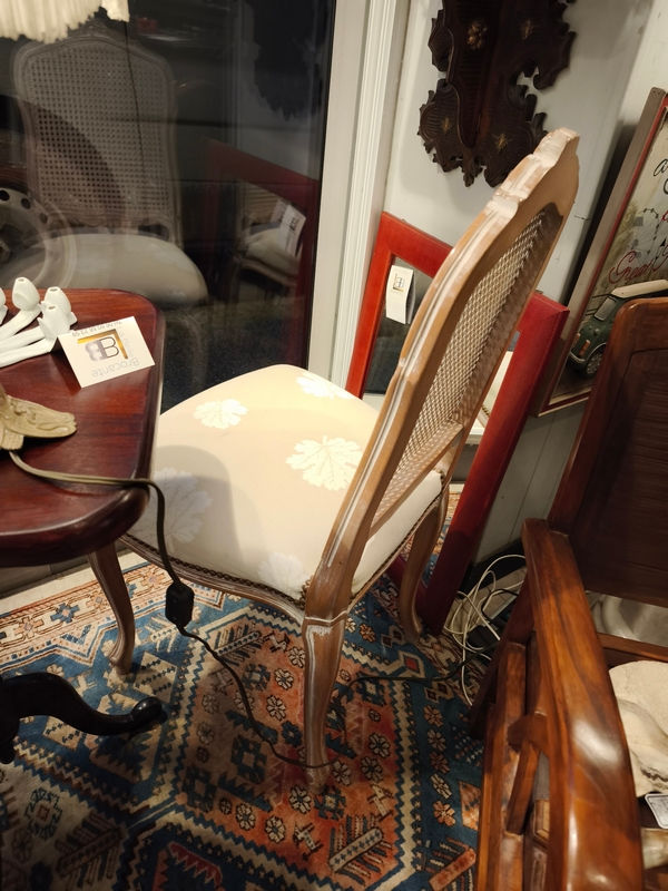 Thumbnail: paire de chaises assise tissus beige dossier canne