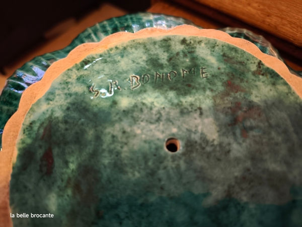 Thumbnail: magnifique coupe à anses en céramique signée Santiago Rodriguez Bonome. Une pièce d'art de table au design raffiné, inspirée