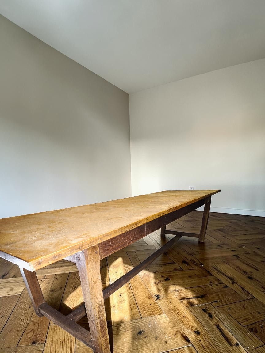 ancienne tres grande table de ferme 19 em en chene chassis a 4 pieds carres chevilles taille 300 cm x 87 cm