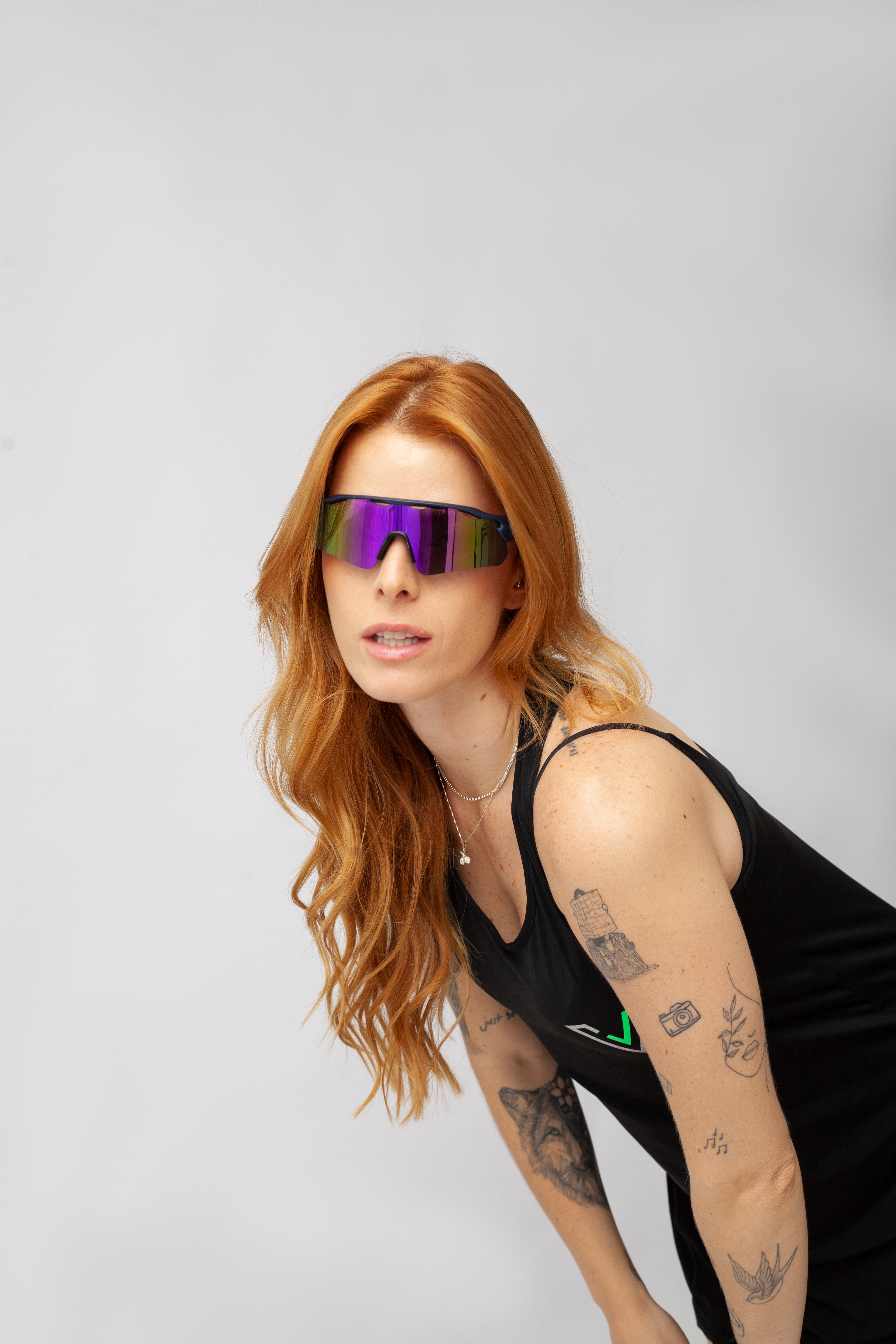 Óculos máscara espelhado - preto com roxo, haste preta