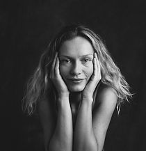 Headshot feminino