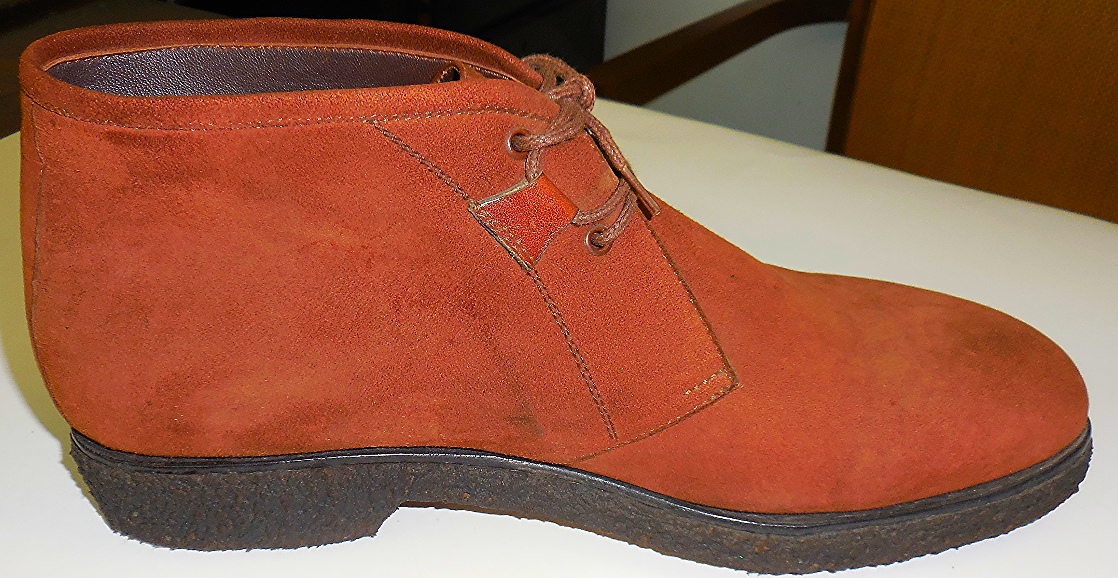 BOTA EM SUEDE CANO MÉDIO ESTILO EUROPEU
