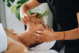 Bienvenue dans votre sanctuaire beauté

Vous cherchez un espace où vous vous sentez vraiment bien, entre des mains expertes et une atmosphère qui vous fait souffler ? Vous êtes exactement là où il faut être.

Chez Acropole du bien-être, chaque soin est une expérience. Chaque visite, un moment rien que pour vous. Nous ne faisons pas dans la précipitation — ici, vous êtes chouchoutée, écoutée, et surtout, transformée.