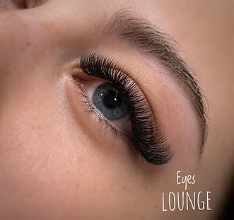 Experte de la beauté du regard, Eyes LOUNGE met son savoir-faire au service de votre mise en beauté avec des prestations réalisées avec précision et minutie.
🌿 Ses prestations :
✨ Extensions de cils
✨ Rehaussement de cils
✨ Brow Lift
Chaque prestation est personnalisée pour sublimer votre regard tout en respectant votre morphologie et vos envies, afin d'obtenir un résultat naturel, harmonieux et élégant.