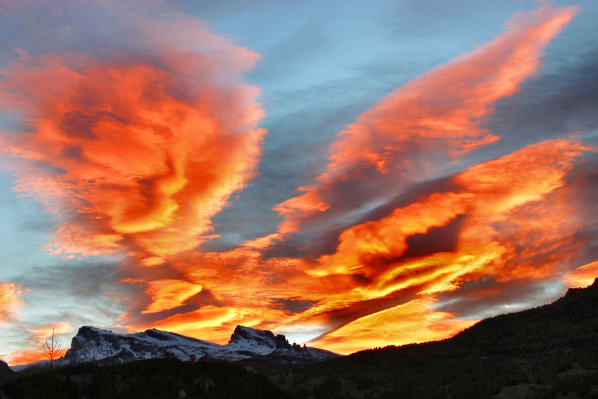 A_tramonto_nuvole-rosse