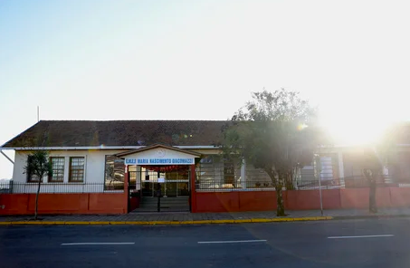Justiça determina internação de adolescente que atacou escola em Estação