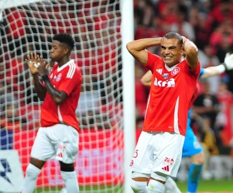 Inter larga na frente, mas permite empate do Santos e amarga péssimo resultado no Beira-Rio