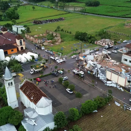 Tornado com ventos de mais de 100 km/h causou destruição em Flores da Cunha, conclui a Defesa Civil