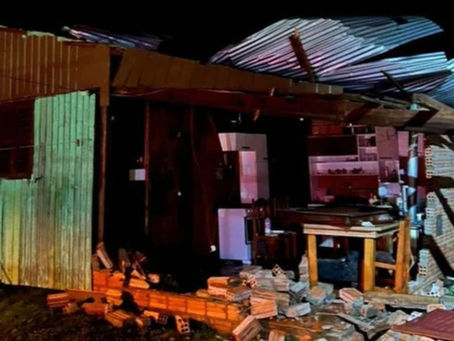 Chuva causa alagamentos, bloqueia estrada, derruba árvores e deixa moradores fora de casa no RS