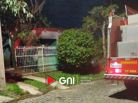 Incêndio atinge residência no bairro Vila Rica e mobiliza Corpo de Bombeiros