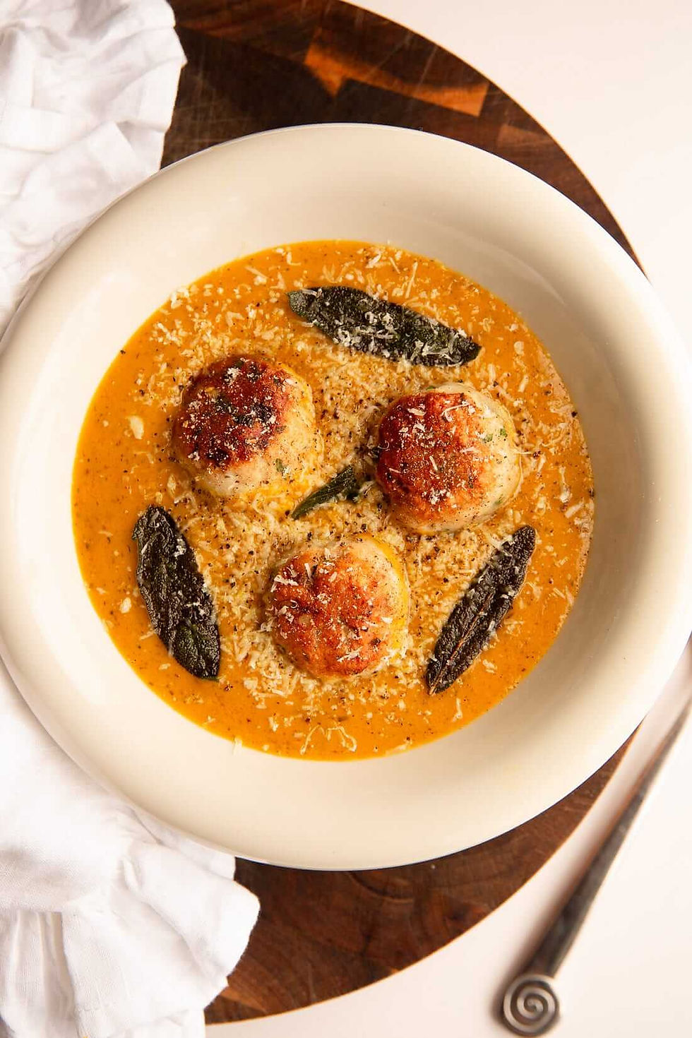HOLISTHUB: Turkey Meatballs with Pumpkin Sage Sauce