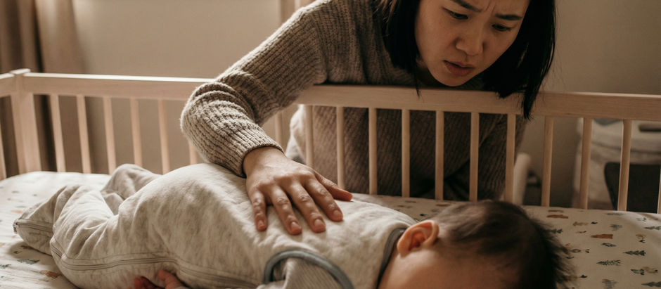 Q: 5개월 아기가 엎드려 자요. 아직 뒤집기는 못 하는데, 숨 막힐까 봐 걱정돼요.