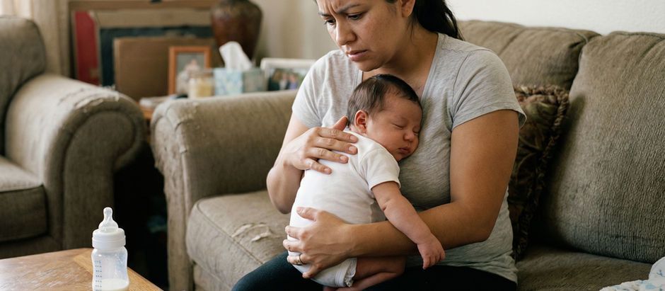 P: Mi recién nacido de 17 días tiene respiración irregular y una frecuencia respiratoria de 80 respiraciones por minuto. ¿Debemos ir al hospital?