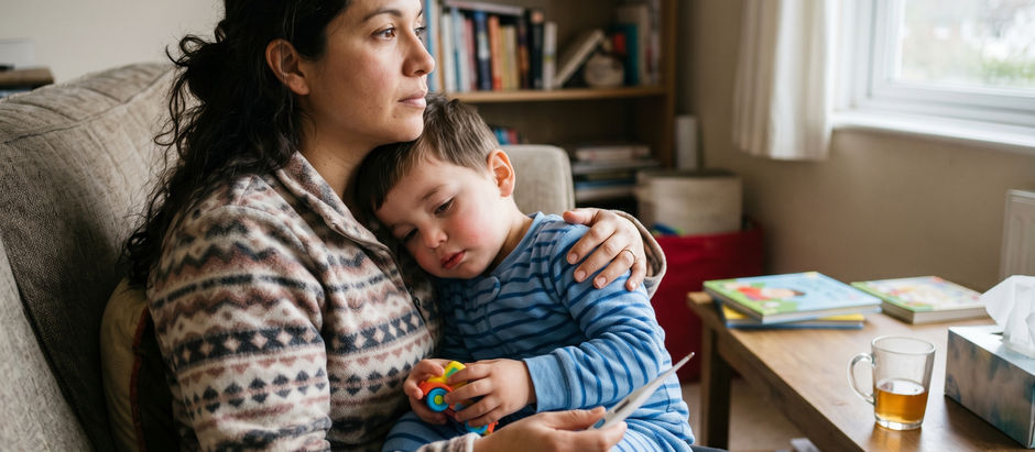 P: Mi hijo de 3 años tiene fiebre leve pero juega bien. ¿Deberíamos volver al médico para una prueba de gripe?