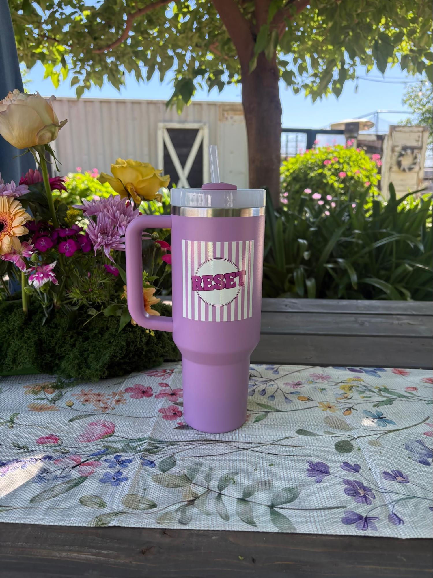 Lilac RESET STANLEY Quencher H2.0 Tumbler with Handle and Straw 40 oz