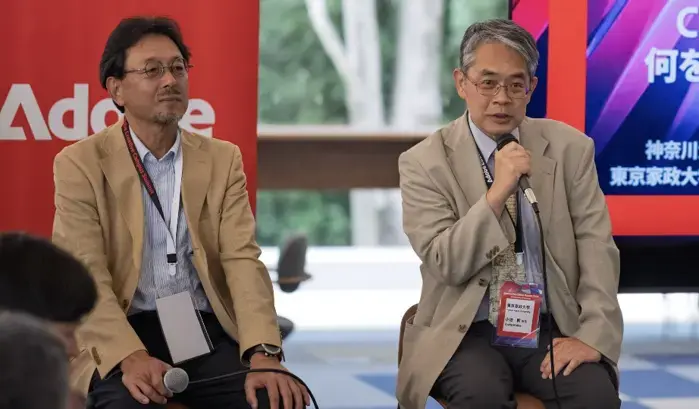 神奈川大学 理事・副学長・社会連携センター所長 秋吉政徳先生(左)/東京家政大学 常務理事・人文学部長・全学データサイエンス教育推進委員長 小池新先生(右)