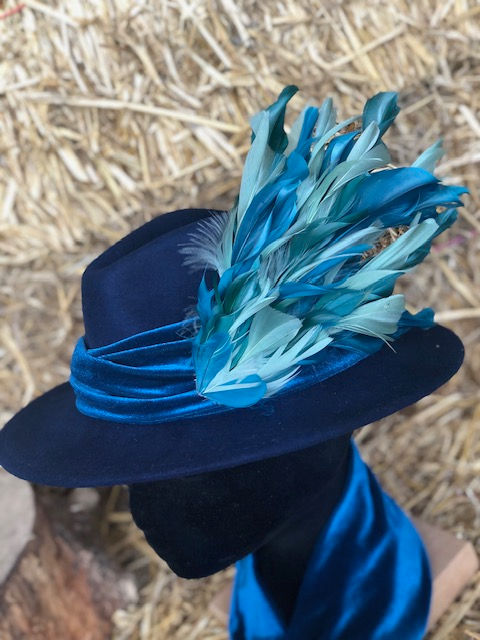 Thumbnail: Feather hat pin