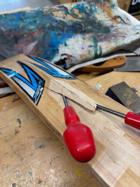 Thumbnail: Broken bat
